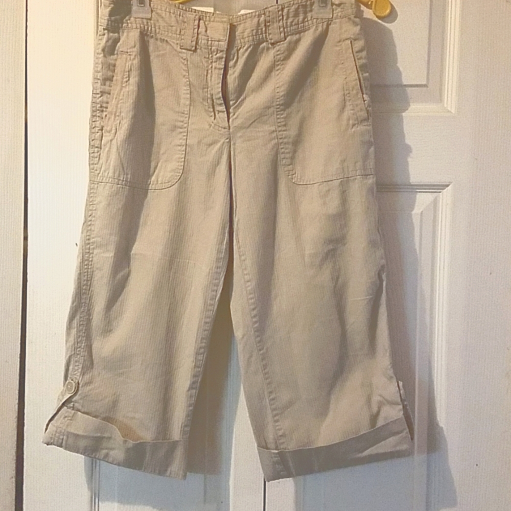 Willi Smith Size 6 100% Cotton Khaki Capri Pants